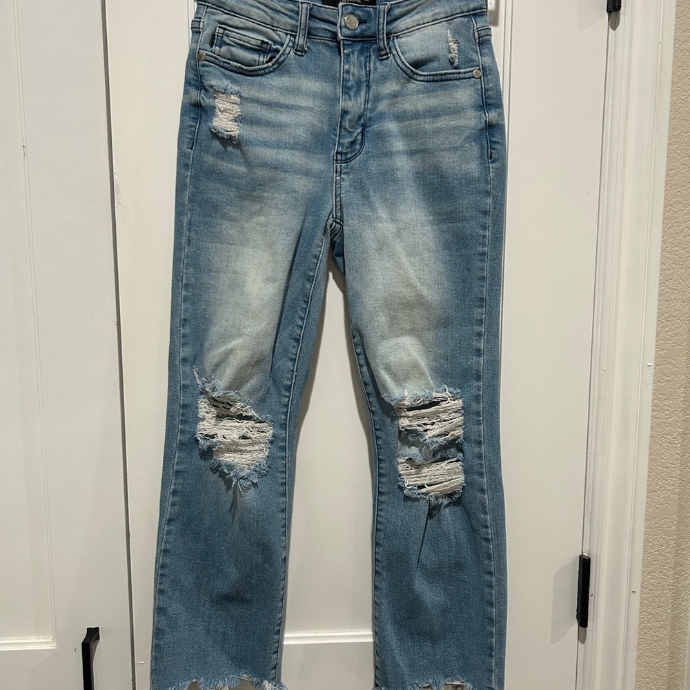 Judy Blue Light Blue Distressed Straight Crop